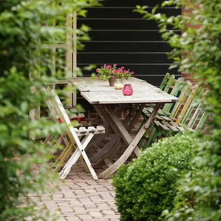 With Garden & Bbq, Cleaning Included * Lage Mierde