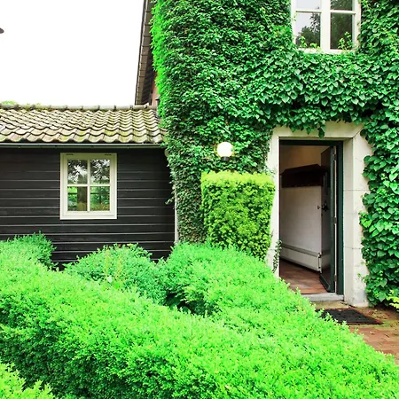 With Garden & Bbq, Cleaning Included * Lage Mierde